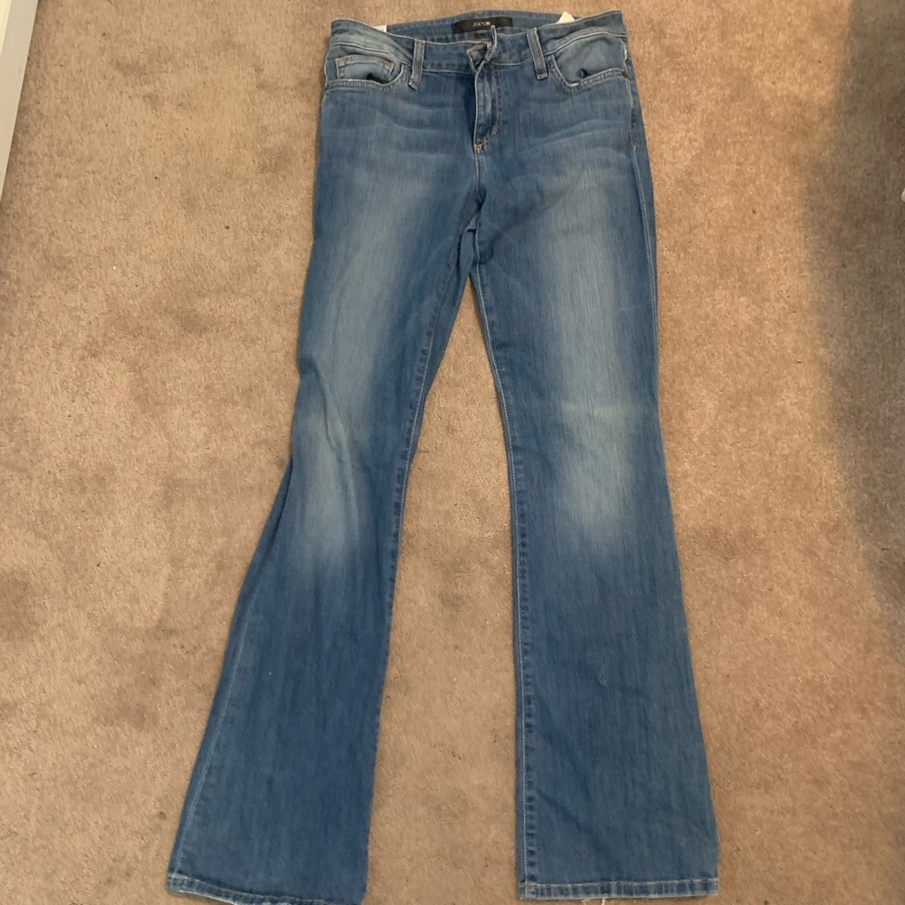 Light destroyed hem jeans